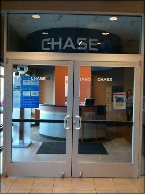 chase lobby hours